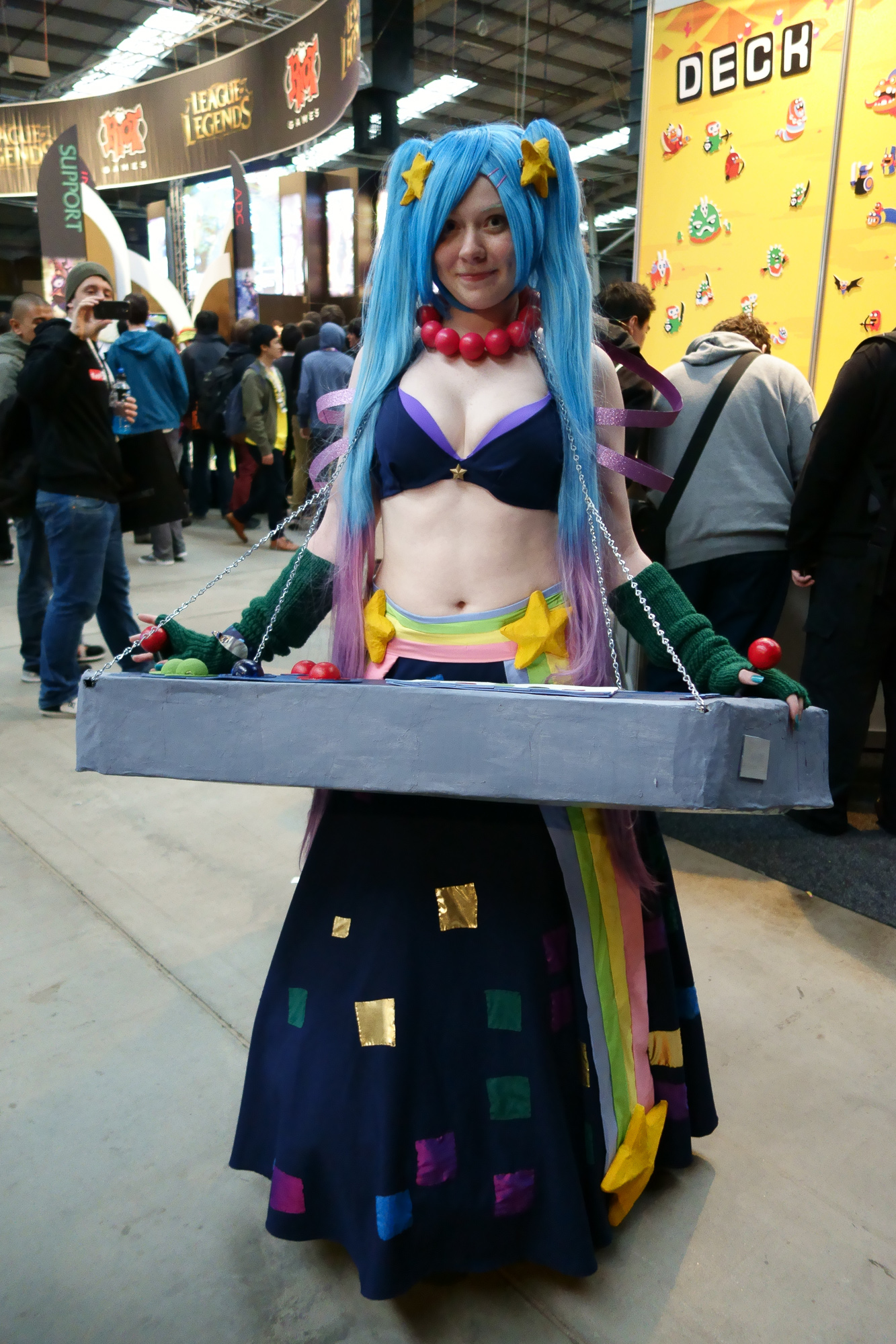 I had no idea who she was cosplaying until I picked up the promo card Riot was handing out, where I learnt she was cosplaying Arcade Sona from League of Legends