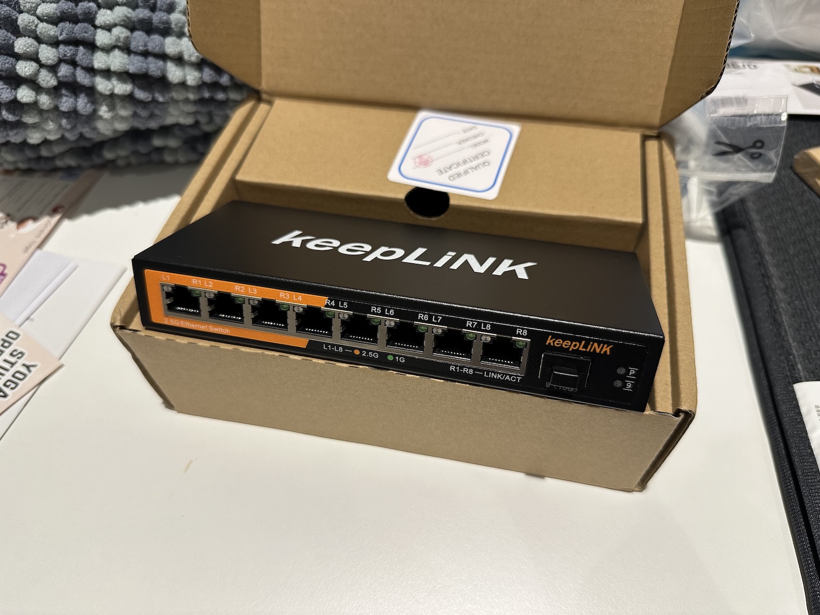 An KeepLink branded 8-port 2.5G switch